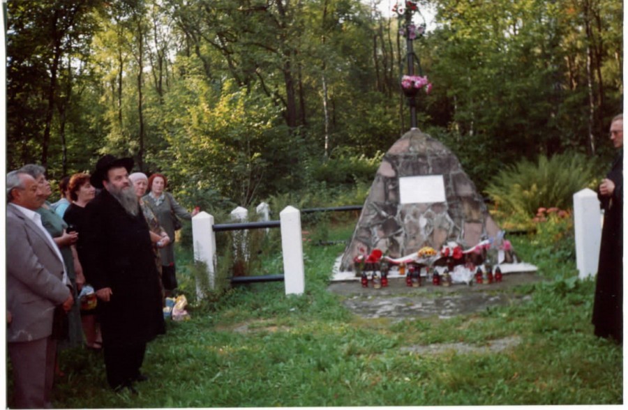 Товариство ім.Ф.Карпінського на річниці вшанування пам'ятного знака винищення поляків у Чорному лісі