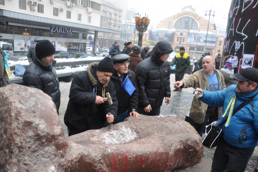 Зняття ідола в Києві