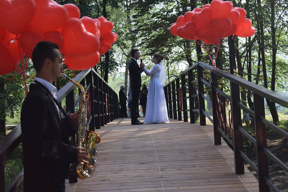 На Долинщині відкрили “ Міст закоханих” 