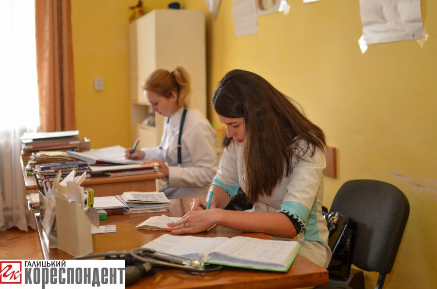 Майже третина населення Галицького району підписала декларації з лікарями