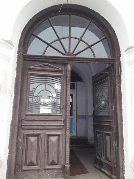 На Прикарпатті в одному селі відреставрують старовинні двері ратуші