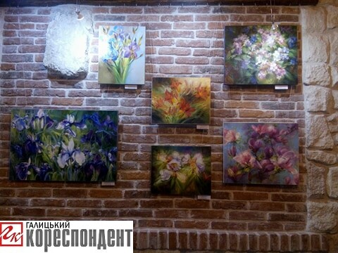 Початок весни: у Франківську львівська художниця презентувала свою виставку (фото)