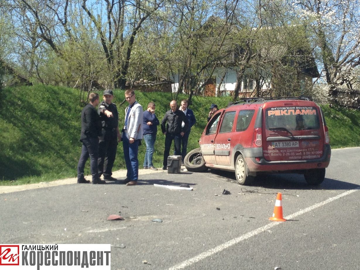 На Прикарпатті перекинувся автобус із пасажирами – водій загинув (фото, відео)