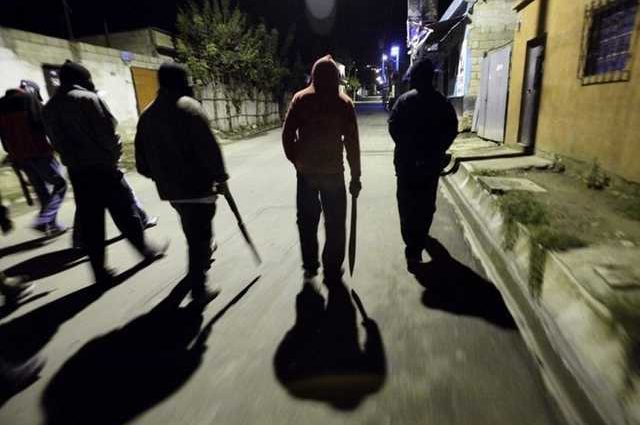 В Івано-Франківську засудили велику банду неповнолітніх "гопників", які вчинили цілий ряд особливо жорстоких злочинів