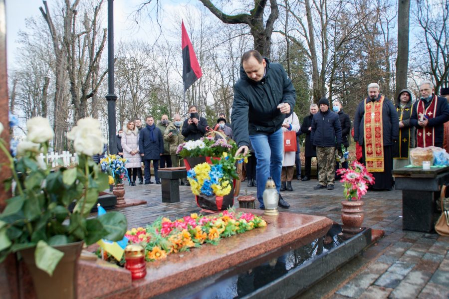 В Івано-Франківську вшанували пам’ять загиблого кіборга Григорія Семанишина ФОТО