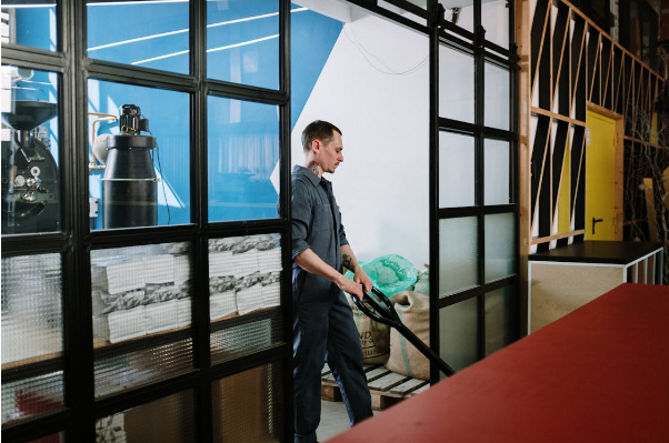 У якій сфері найлегше знайти роботу?