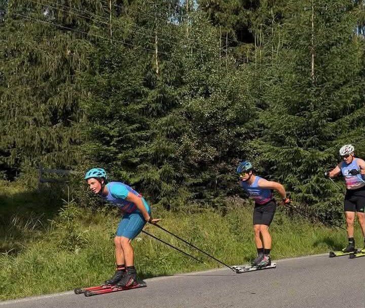 У Ворохті близько 50 спортсменів змагаються на лижоролерах