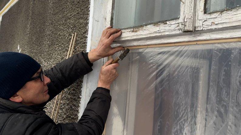 Як після обстрілу росіян оговтуються жителі села Журів на Прикарпатті, де пошкоджені 15 будинків