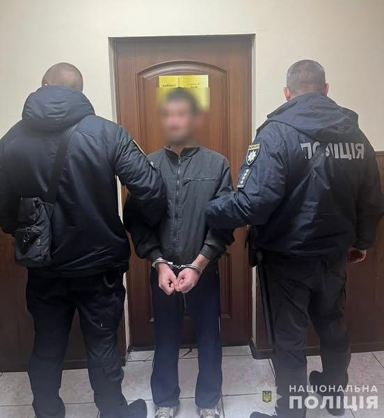 Завдав три удари ножем: франківця підозрюють у вбивстві чоловіка на Дніпропетровщині