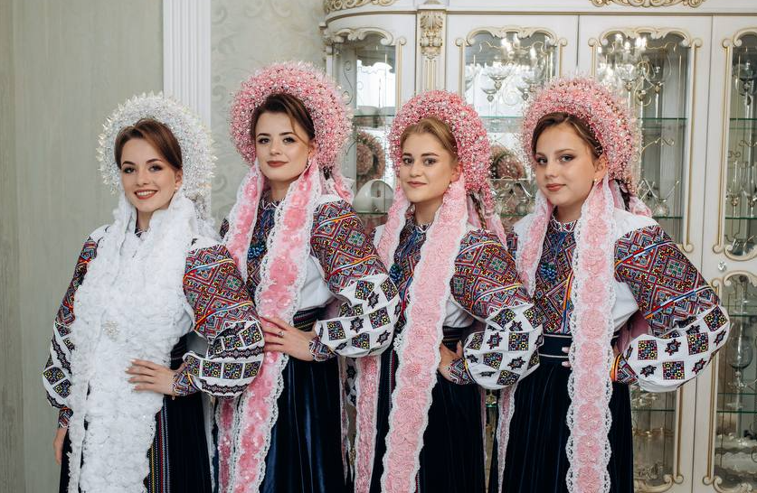 Весільні вінки з Великого Ключева: традиція, що знову оживає