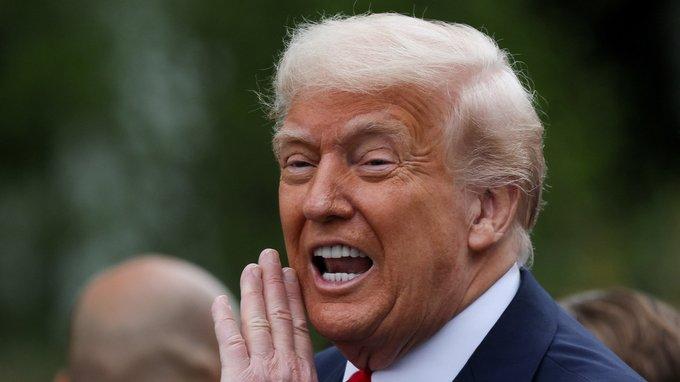 Трамп: Зеленський просить все більше і більше, але він не має козирів