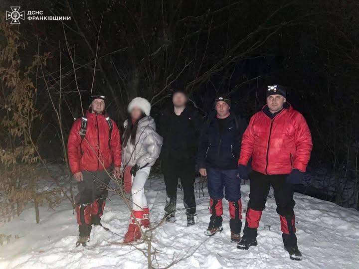 Поблизу Яремче у новорічну ніч заблукали двоє туристів