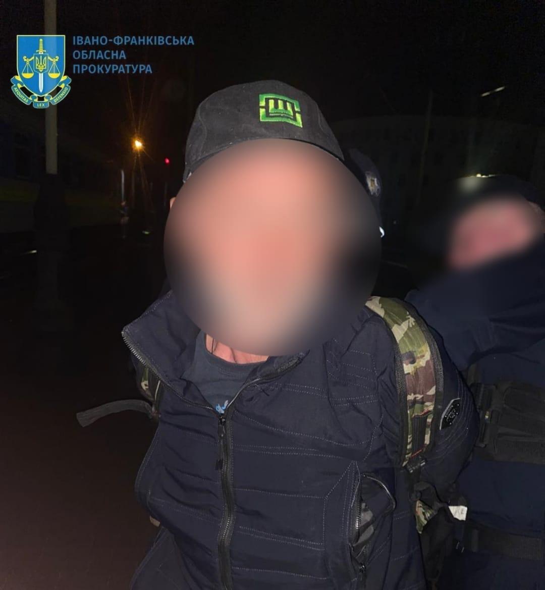 Виніс сейф з грошима: на Франківщині чоловік обікрав квартиру, яку раніше винаймав