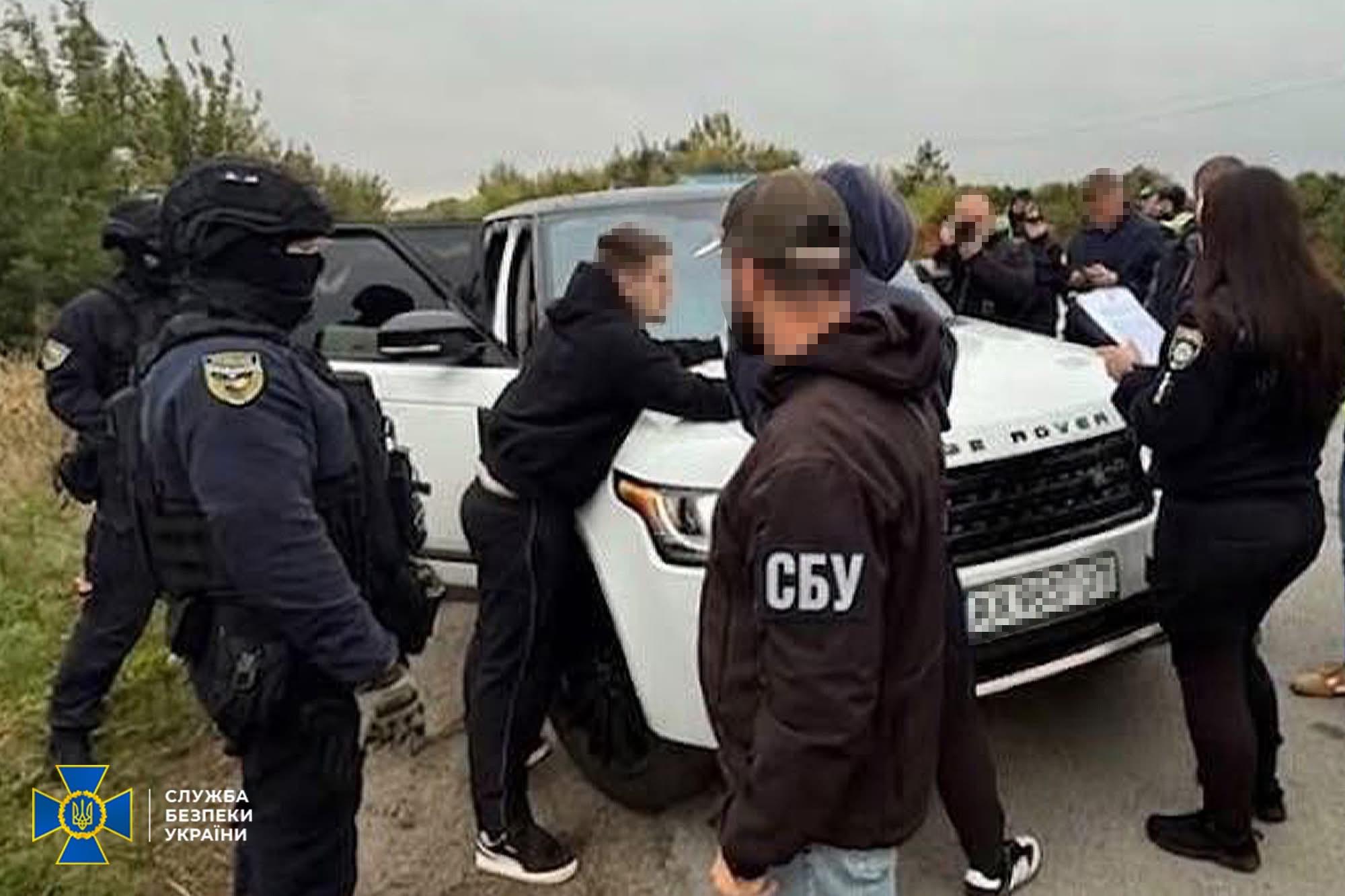На Прикарпатті викрили масштабну мережу наркоторгівлі: затримали 17 людей