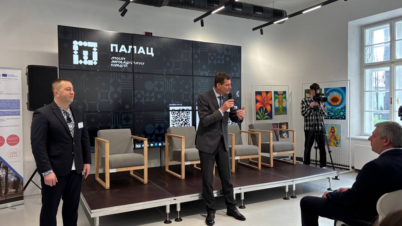 Документують, щоб знайти шляхи для покарання: у Франківську говорили про військові злочини рф