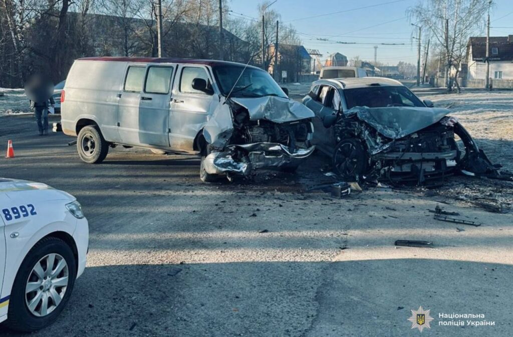У Хриплині водій виїхав на зустрічну та спричинив ДТП