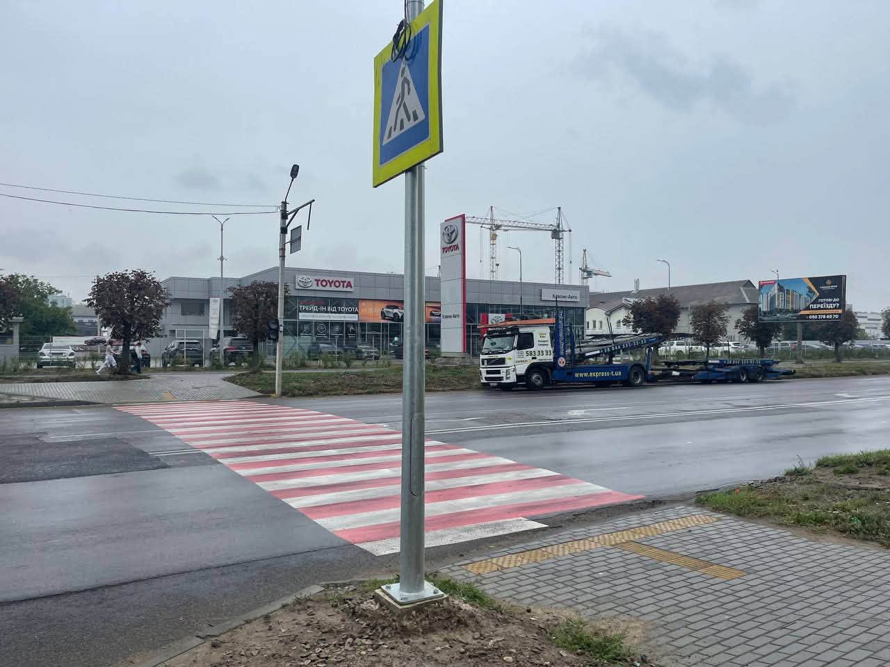В Івано-Франківську за кошти бізнесу облаштовують новий світлофор