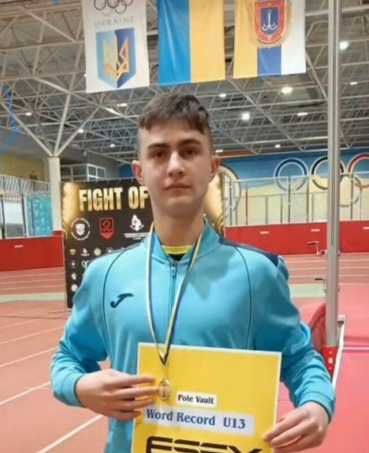 Український легкоатлет встановив світовий рекорд у стрибках із жердиною