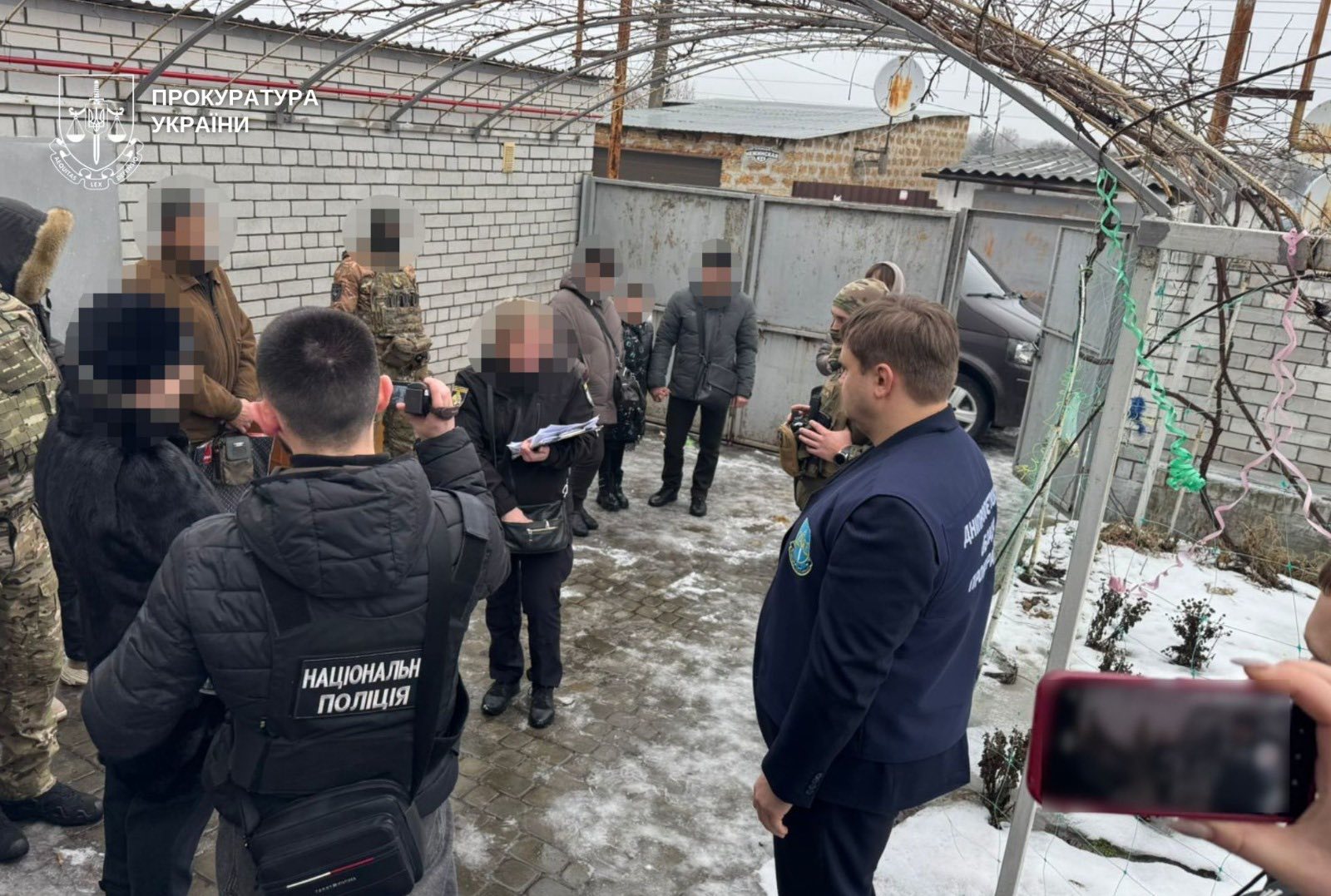 Морили голодом і садили на ланцюг: у Дніпрі батьки-вихователі роками катували шістьох дітей