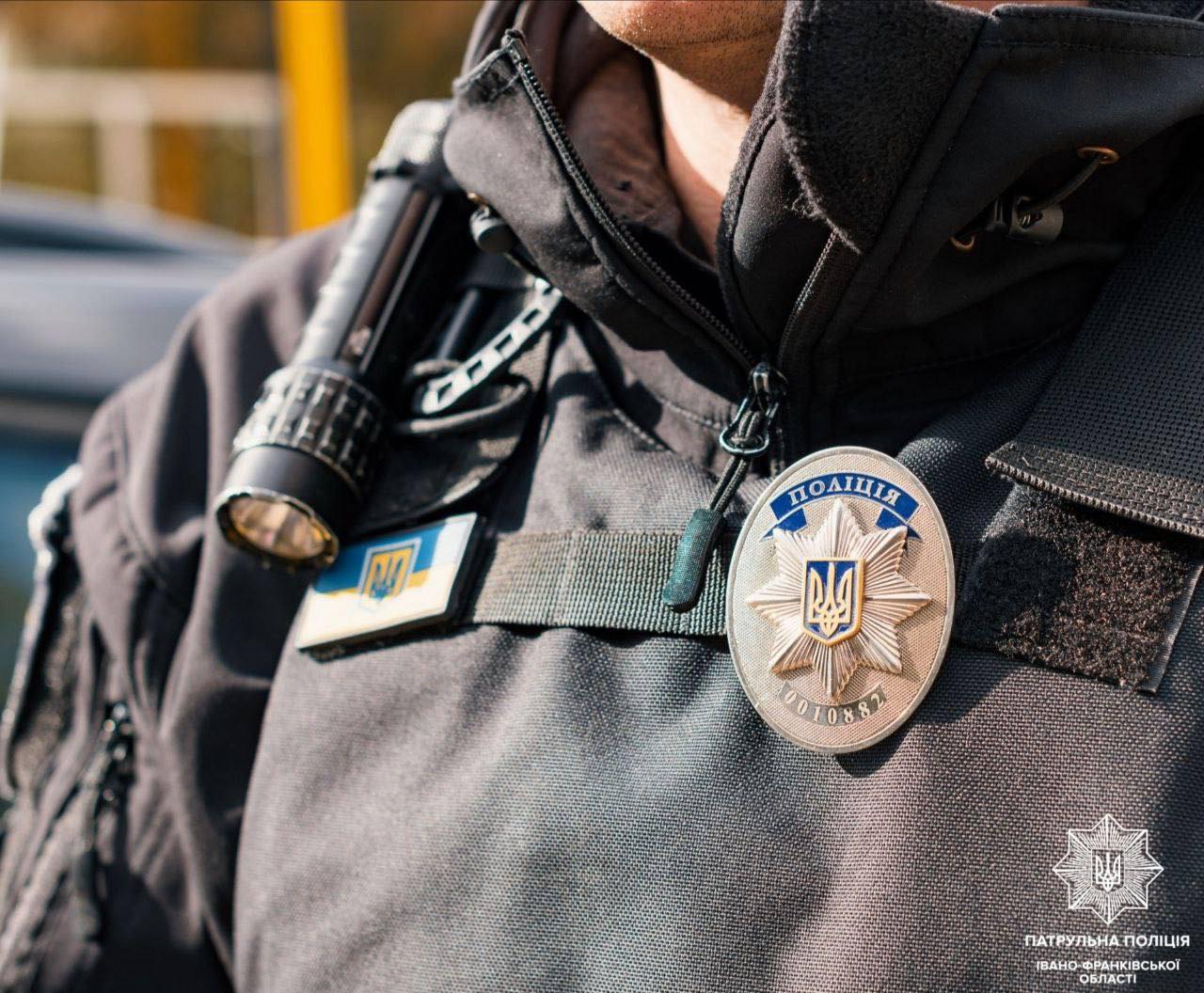 Просив про допомогу: у франківця, який викликав поліцію, знайшли наркотики