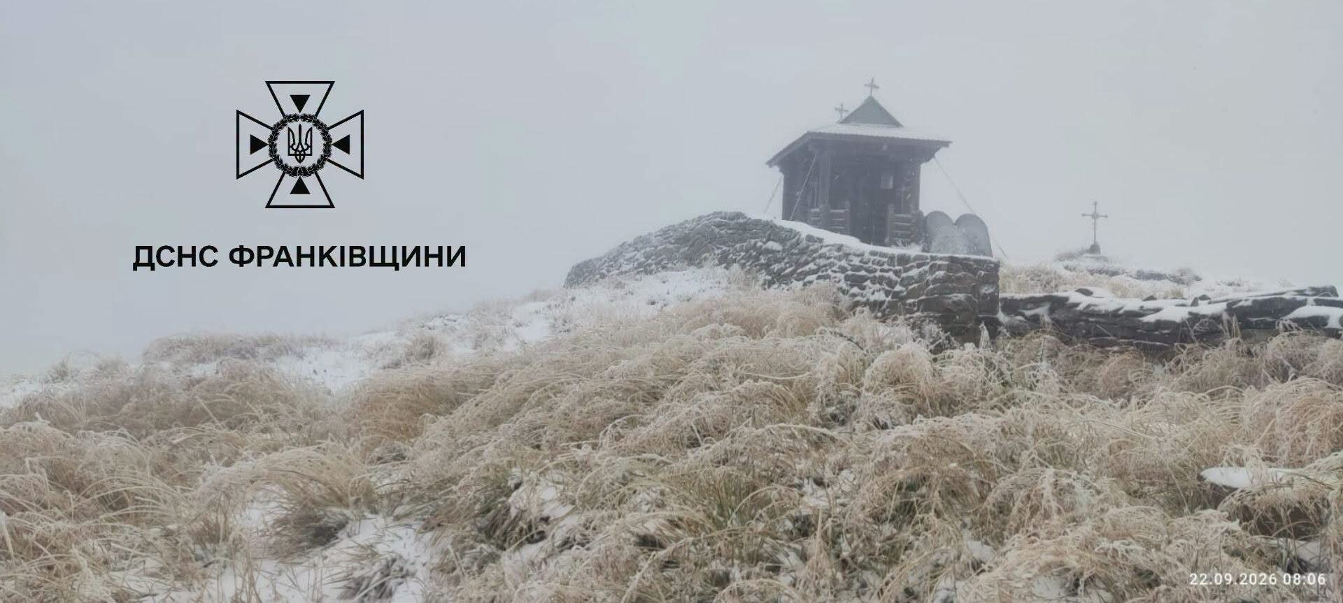 На горі Піп Іван випав перший сніг