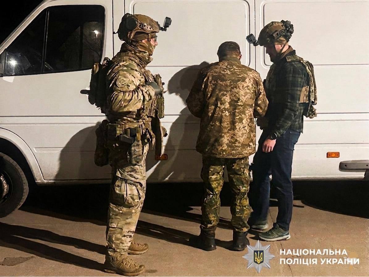 У Рівному чоловік погрожував підірвати гранати, його затримали після тригодинних перемовин