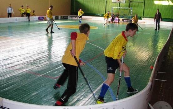 Момент матчу 2-го туру шкільної ліги в Івано-Франківську