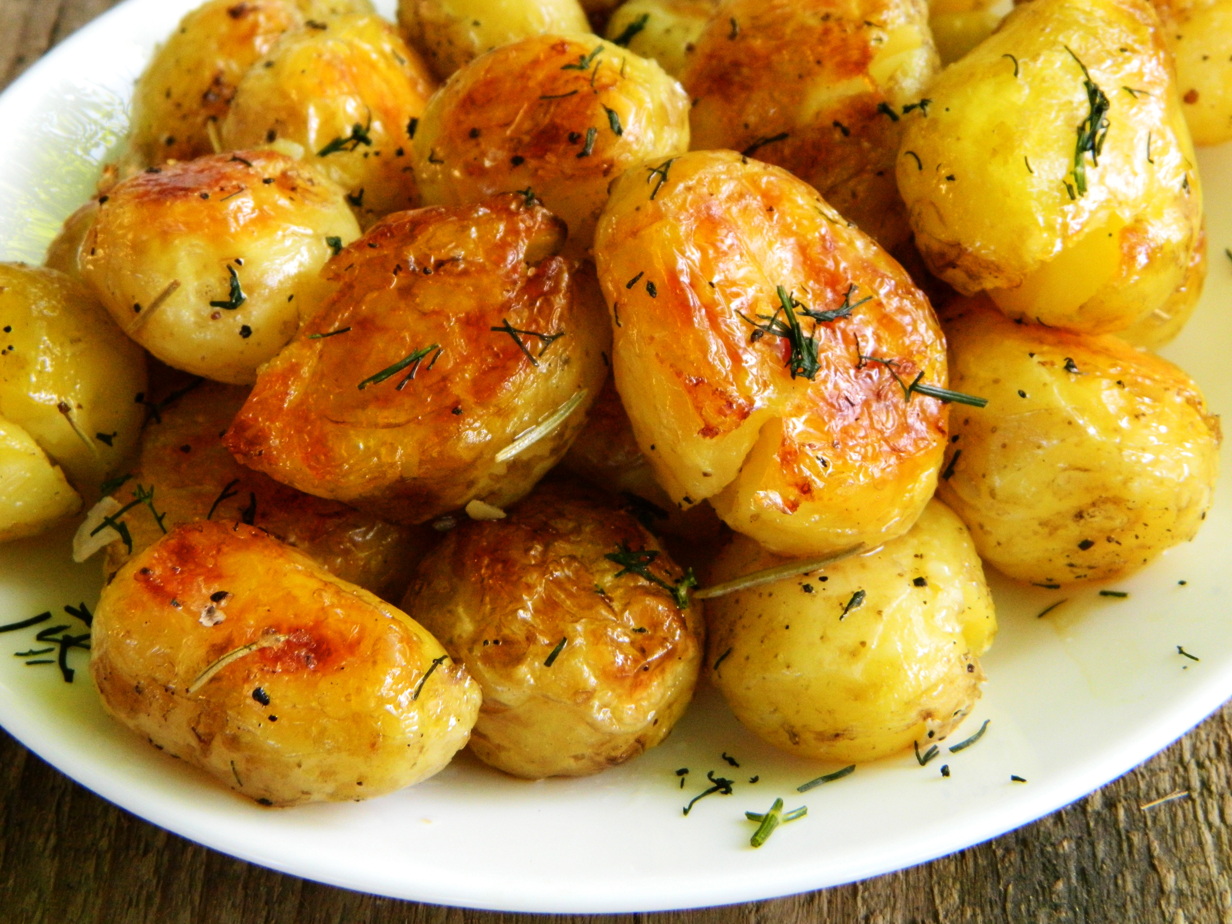 Рецепты из картошки без духовки. Блюда из картофеля. Красивые блюда из картошки. Вкусный картофель на праздничный стол. Праздничный гарнир из картофеля.