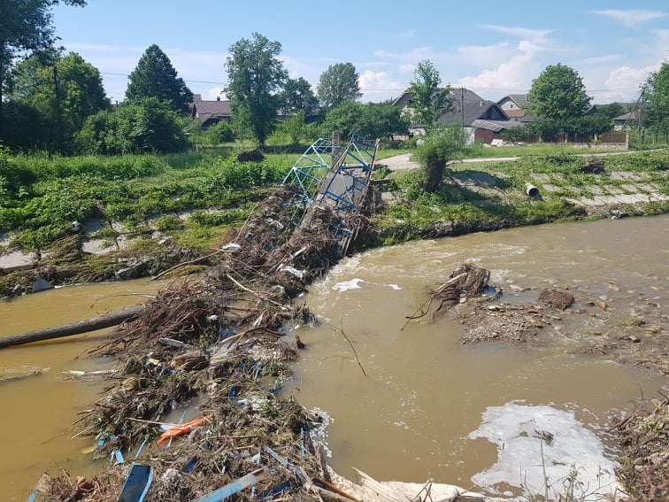 В передмісті Івано-Франківська відновили два мости, які пошкодила повінь ФОТО