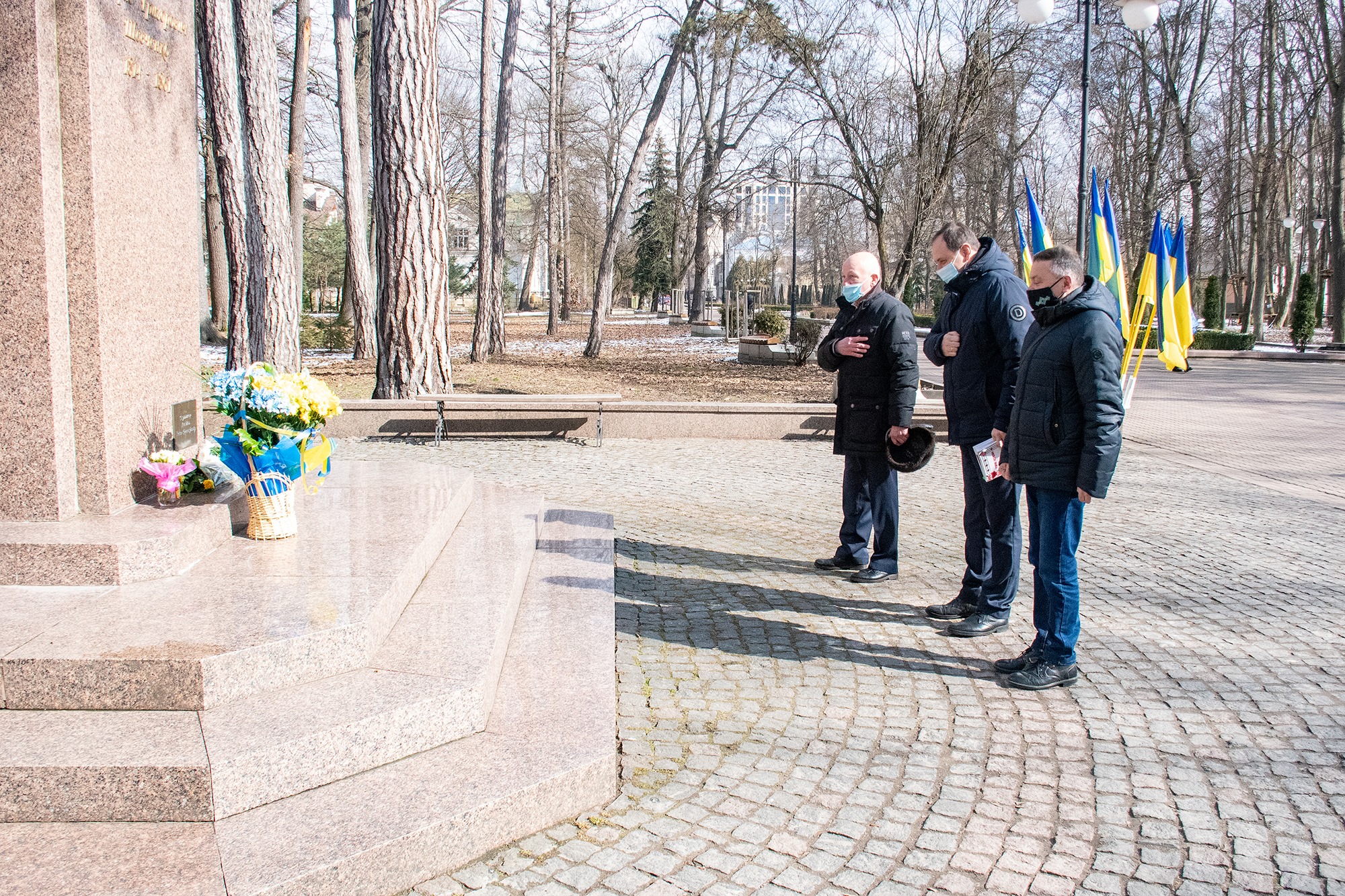 Шевченко жила. Памятник жертвам Чернобыля Евпатория. Пос Советский Крым. Памятники советским солдатам в Крыму. Памятник жертвам Чернобыля в Анапе.