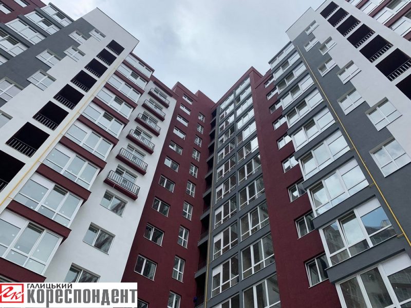 У житловому комплексі "Княгинин" власникам вручили 500 перших ключів від нових квартир ФОТОРЕПОРТАЖ