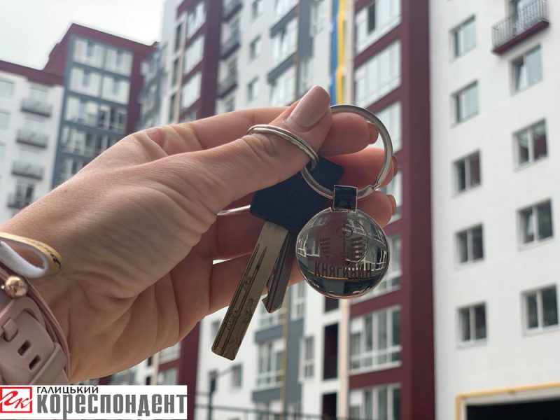 У житловому комплексі "Княгинин" власникам вручили 500 перших ключів від нових квартир ФОТОРЕПОРТАЖ