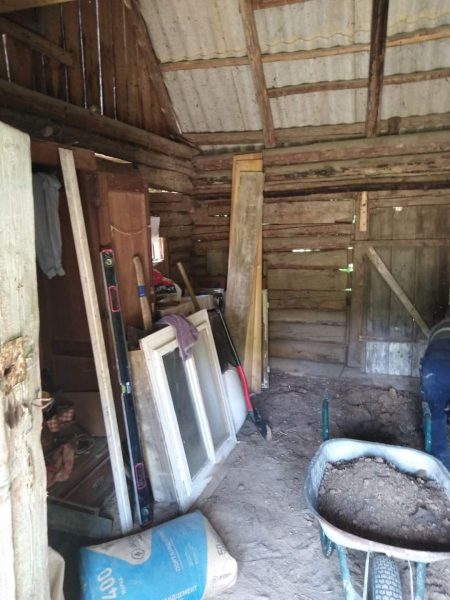 На Франківщині переселенка з сином з інвалідністю просять допомогти відремонтувати стару хату