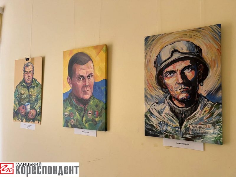 “Рідні барви 4.5.0”: у Франківську відбувається виставка унікальних картин військового. ФОТО