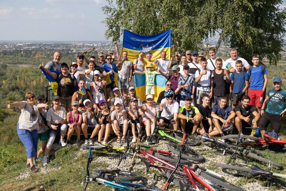 У Коломиї відкрили веломаршрут заїздом в памʼять про полеглих захисників