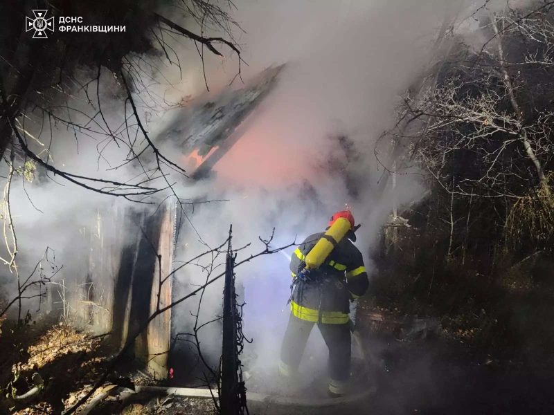 У Долині горіла господарська будівля