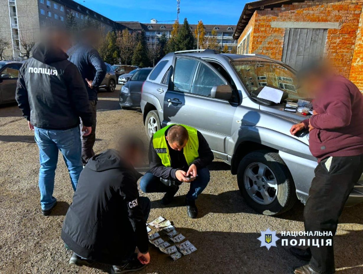 На Прикарпатті  викрили чоловіка, який через МСЕК хотів допомогти “клієнту” уникнути мобілізації (ФОТО)