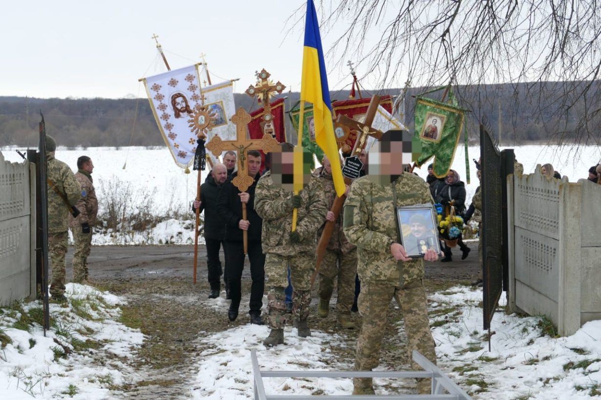 На Калущині провели в останню путь захисника Ростислава Бараняка