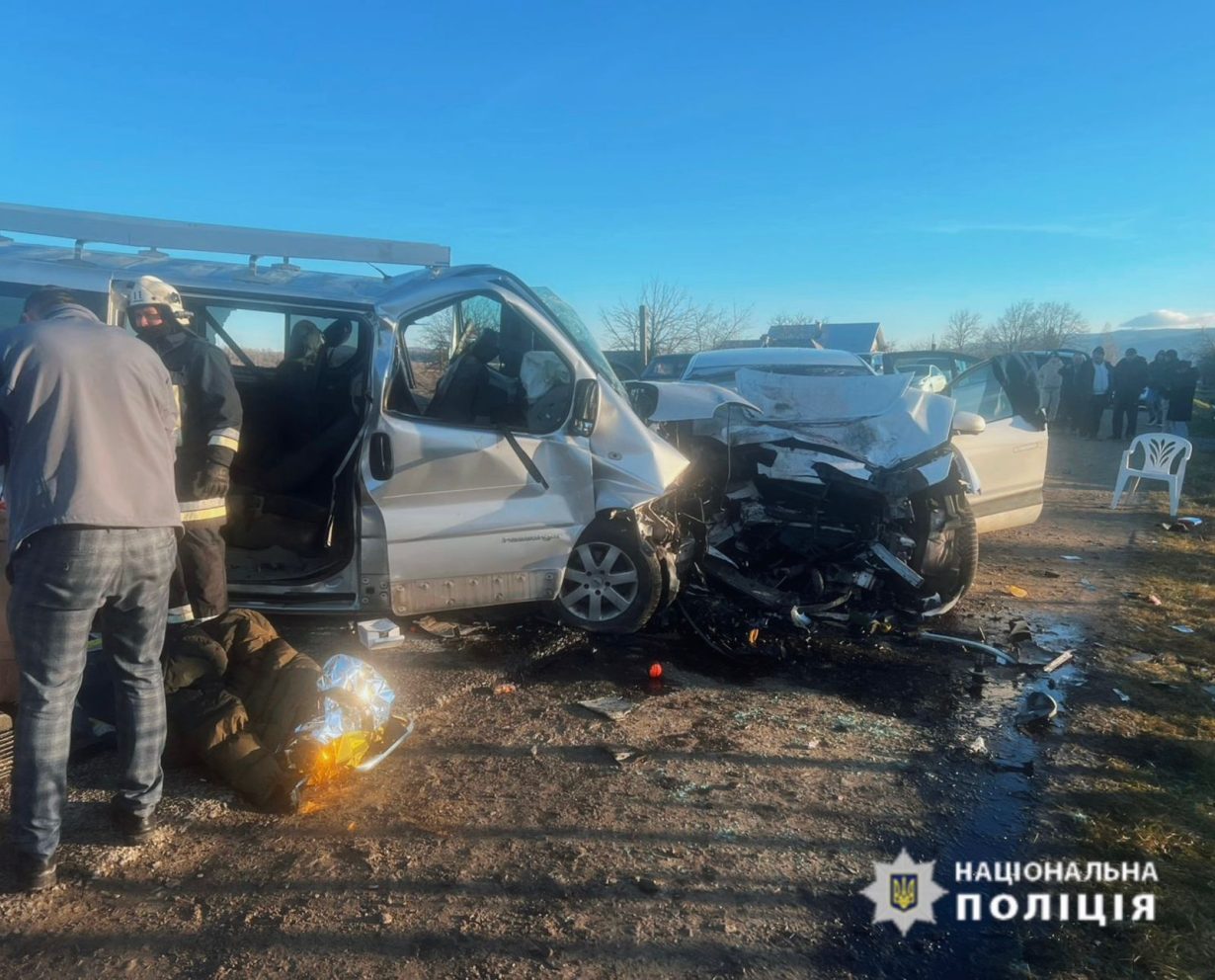 Виїхала на зустрічну смугу: поліція розповіла деталі ДТП на Надвірнянщині