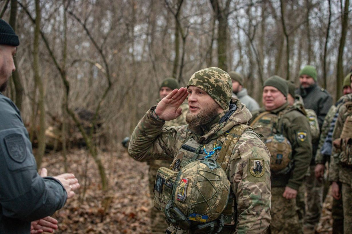 “Полює на гелікоптери”: прикарпатського військового Дмитра Маціруту нагородили “Золотим хрестом”