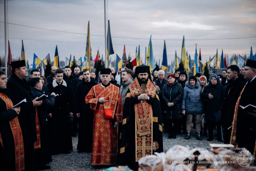 У Франківську провели “Тиху коляду” для рідних полеглих воїнів