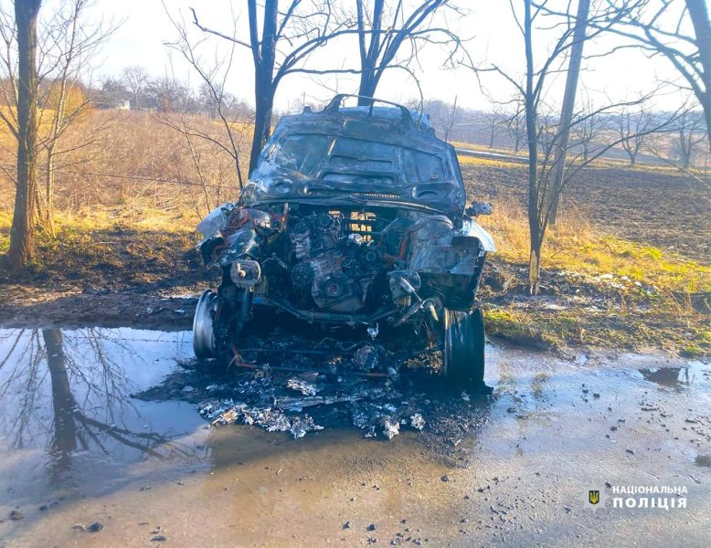 Авто загорілося: на Прикарпатті п’яний водій врізався в дерево