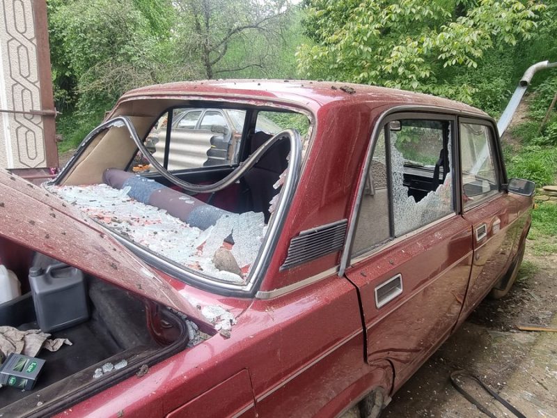 На Прикарпатті уламки російського безпілотника вбили бика, поранили корову й свиней, пошкодили будинки й авто