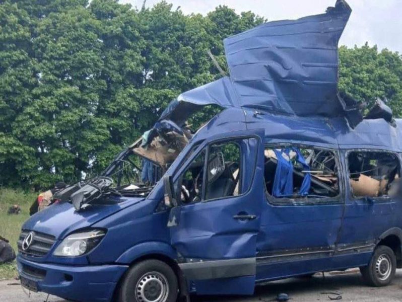На Сумщині російські військові атакували рейсовий автобус: 9 загиблих, 4 поранених