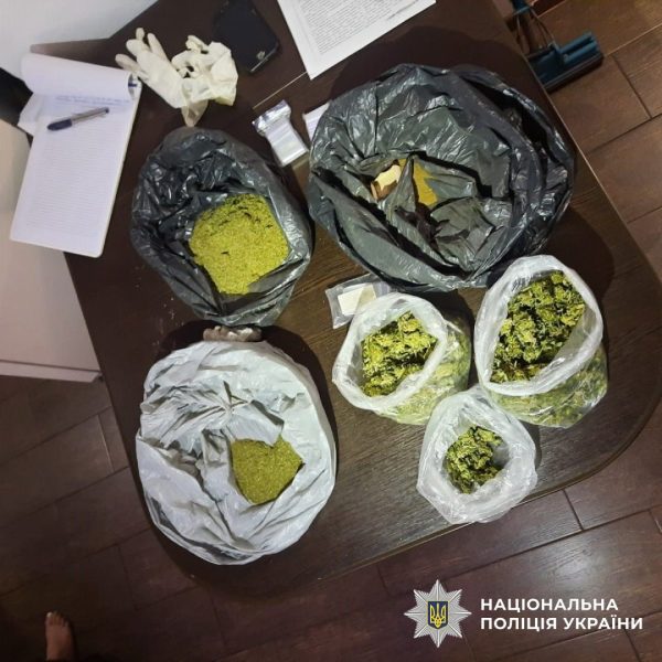 Викрили злочинну групу, яка збувала наркотики на Прикарпатті