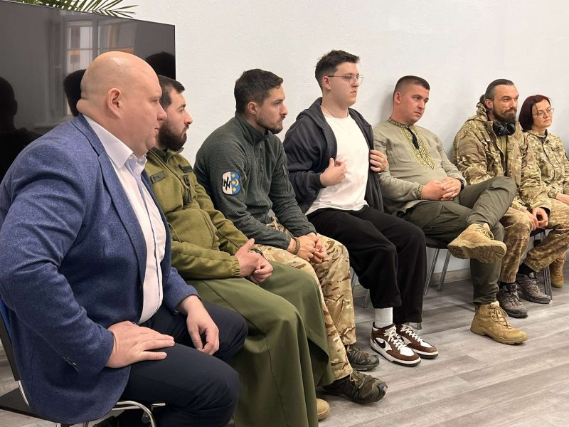 Як говорити з військовими: у Франківську ветерани провели зустріч зі студентами