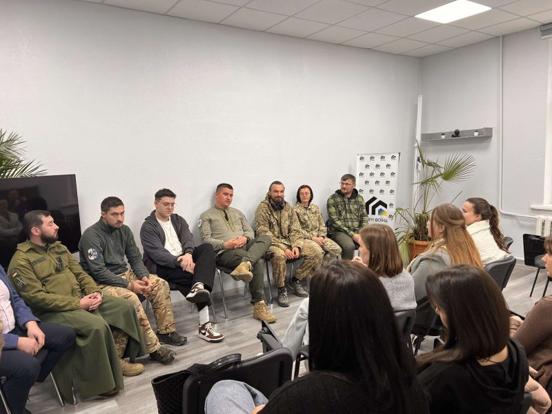 Як говорити з військовими: у Франківську ветерани провели зустріч зі студентами