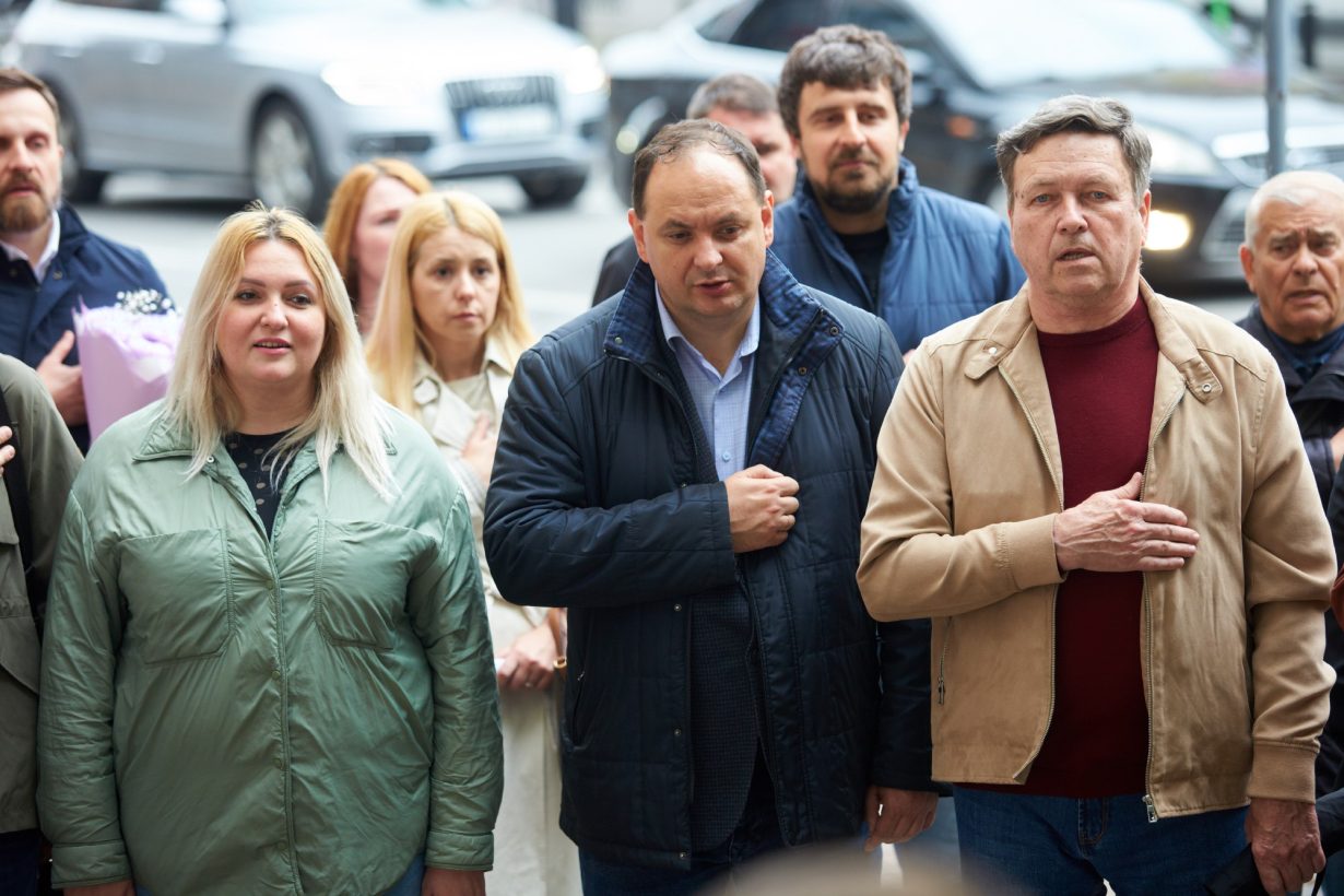 У Франківську відкрили пам’ятну дошку вчителю та історикові Володимиру Макарову
