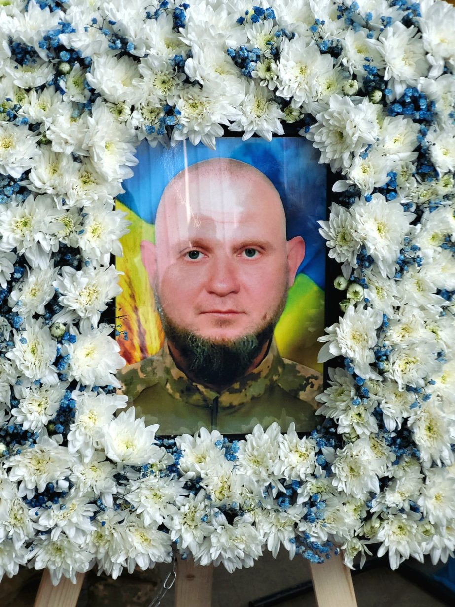 У Бурштині попрощалися з полеглим військовим Олексієм Боровковим