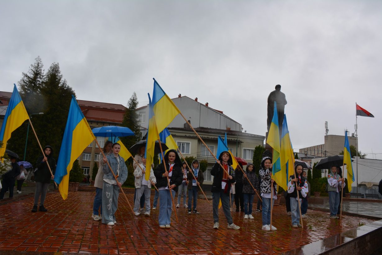 У Надвірній зворушливо зустріли захисника Володимира Алєксєєва після трьох років полону